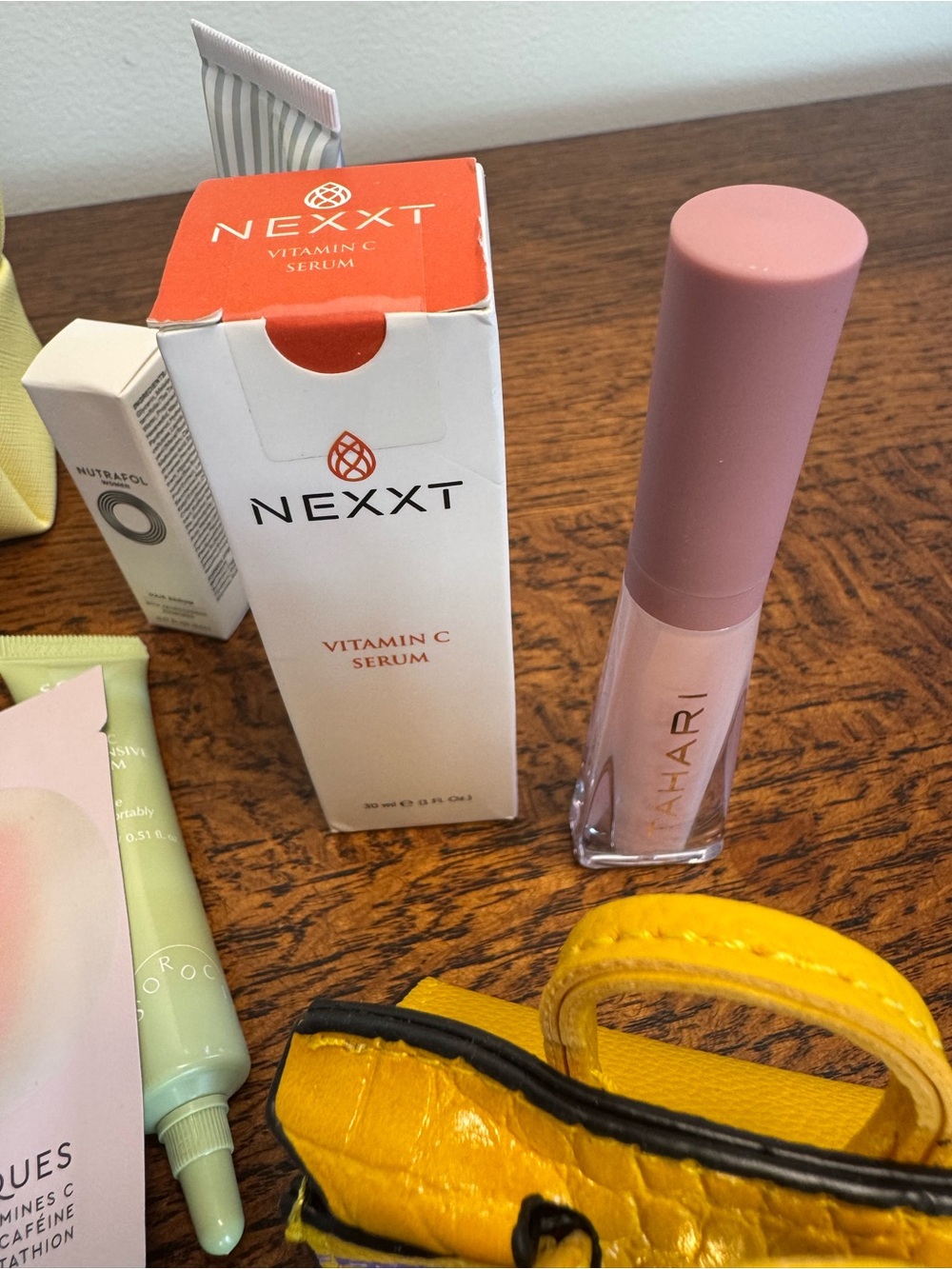 Make-Up Bag Stuffed/Pregnant with Beauty Items - Picture 8 of 12